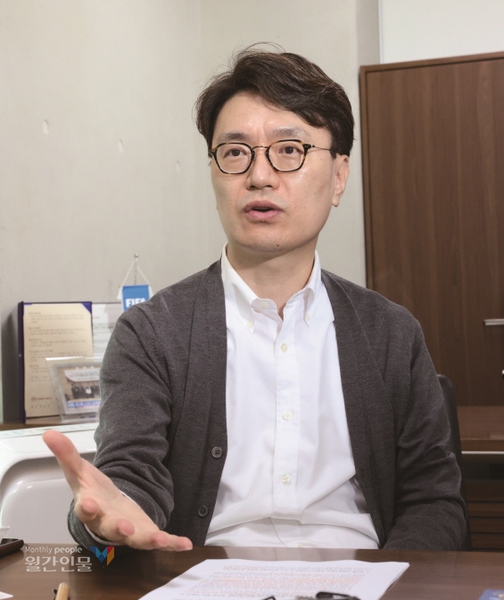 김영석 포스텍 스포츠산업지원센터 교수 / 박성래 기자